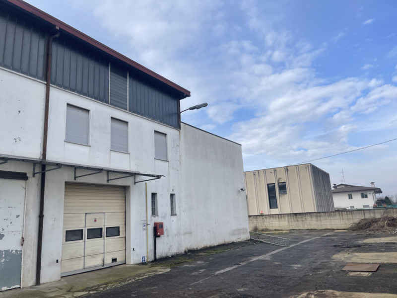 SACCOLONGO Nella zona industriale-artigianale di Saccolongo, a 2,5 km della uscita 4 della tangen...