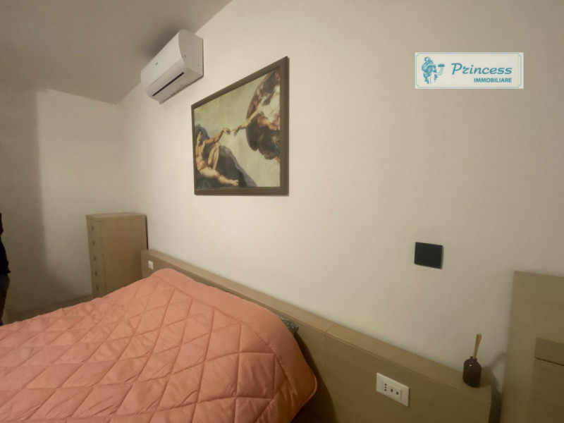 In vendita nel centro di Schio, proponiamo un appartamento quadrilocale situato al terzo piano di...