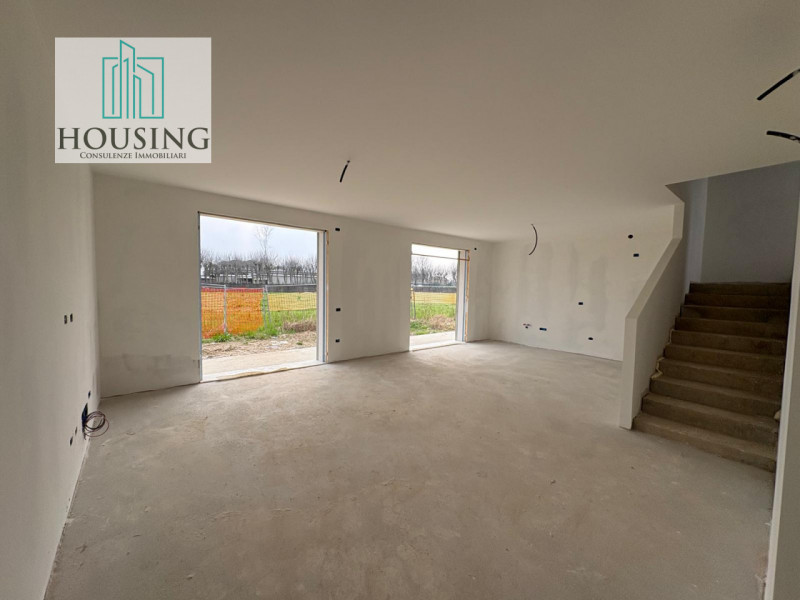 Nel Comune di Saccolongo, zona Creola, proponiamo una nuova casa singola che si estende su una su...