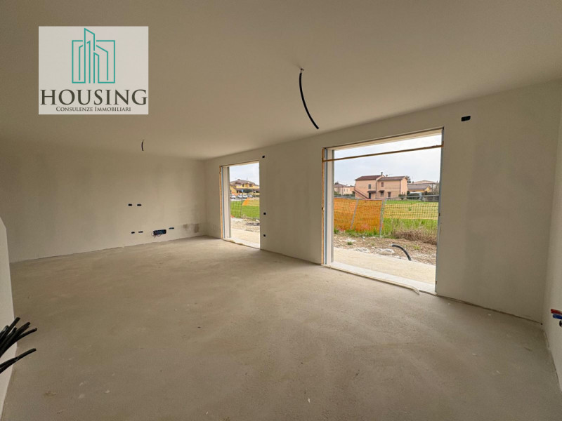 Nel Comune di Saccolongo, zona Creola, proponiamo una nuova casa singola che si estende su una su...