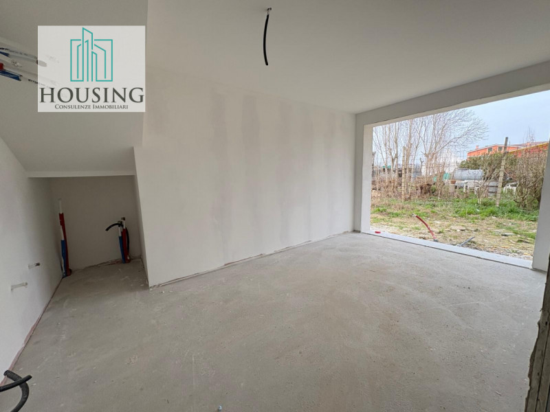 Nel Comune di Saccolongo, zona Creola, proponiamo una nuova casa singola che si estende su una su...