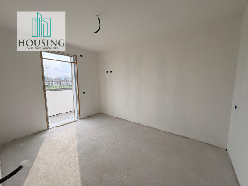 Nel Comune di Saccolongo, zona Creola, proponiamo una nuova casa singola che si estende su una su...