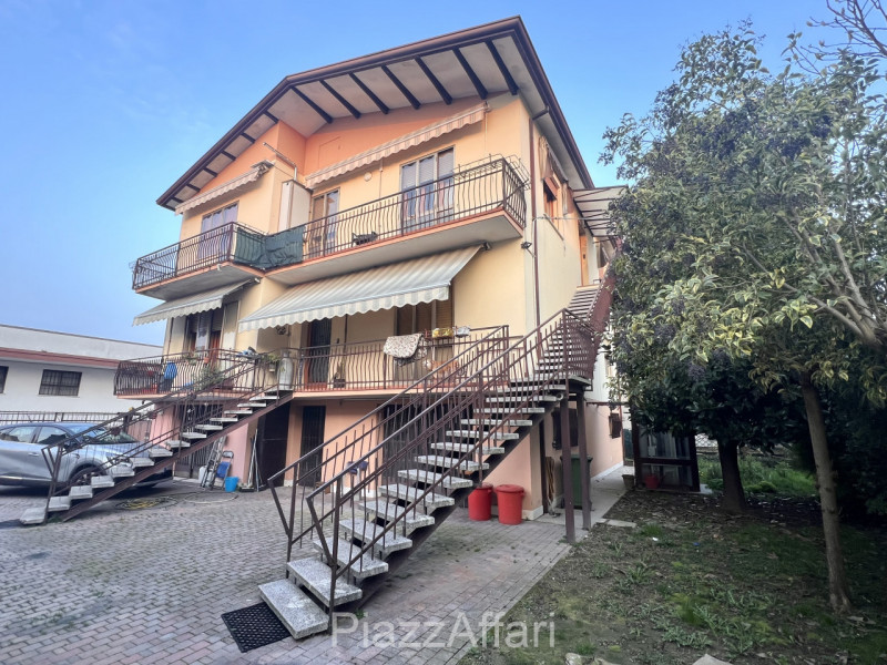 RIF. PDS452

Piove di Sacco: 
In posizione centralissima, a pochi passi da tutti i servizi , prop...