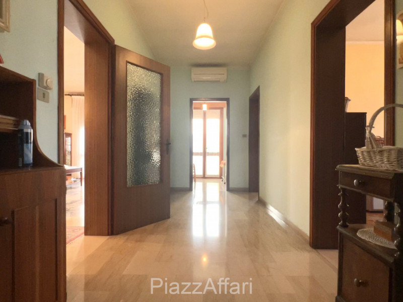 RIF. PDS452

Piove di Sacco: 
In posizione centralissima, a pochi passi da tutti i servizi , prop...