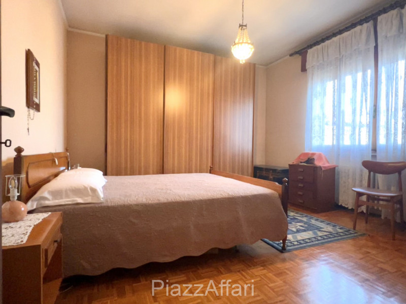 RIF. PDS452

Piove di Sacco: 
In posizione centralissima, a pochi passi da tutti i servizi , prop...