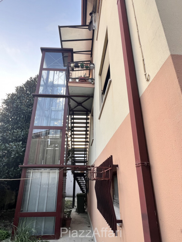 RIF. PDS452

Piove di Sacco: 
In posizione centralissima, a pochi passi da tutti i servizi , prop...