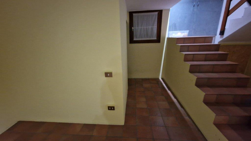 CAMPODARSEGO zona Bosco del Vescovo: proponiamo un'interessante porzione di testa di trifamiliare...