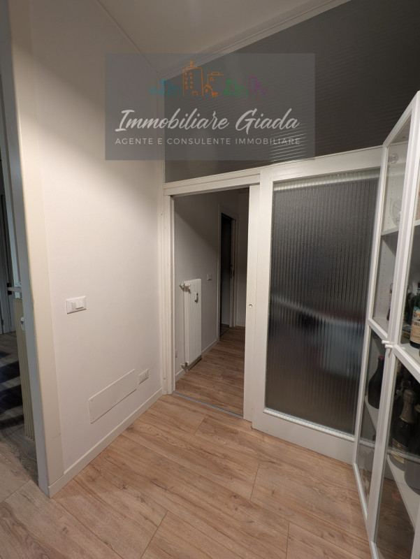 Vendesi appartamento ristrutturato a due passi dal centro città
Proponiamo in vendita luminoso ap...