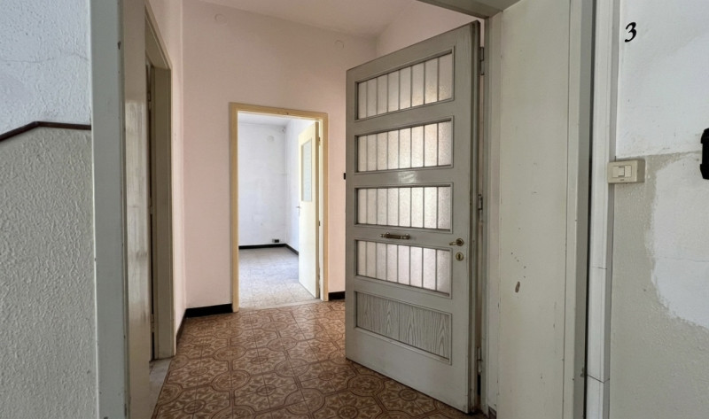 Scopri questo grande appartamento situato nel centro di Piazzola sul Brenta, un comune ricco di s...