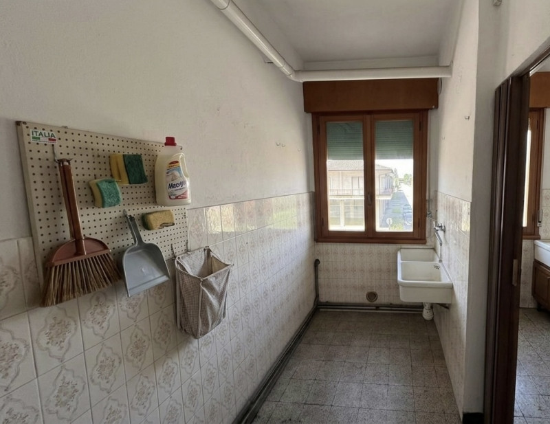 Scopri questo grande appartamento situato nel centro di Piazzola sul Brenta, un comune ricco di s...