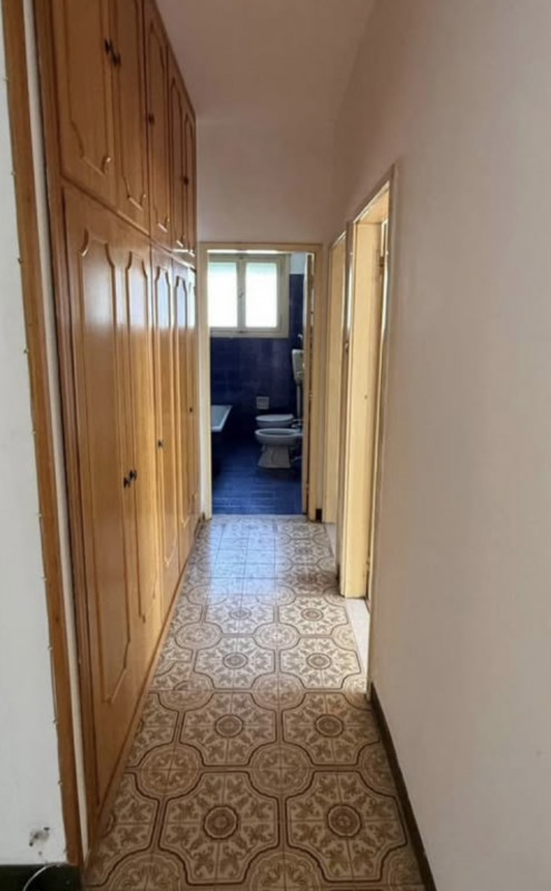 Scopri questo grande appartamento situato nel centro di Piazzola sul Brenta, un comune ricco di s...