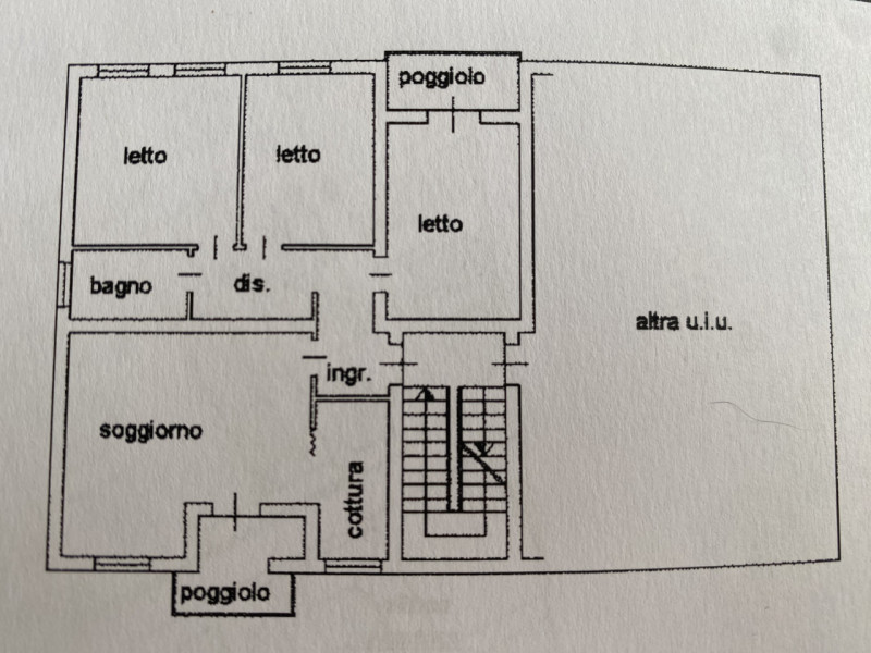 Scopri questo grande appartamento situato nel centro di Piazzola sul Brenta, un comune ricco di s...
