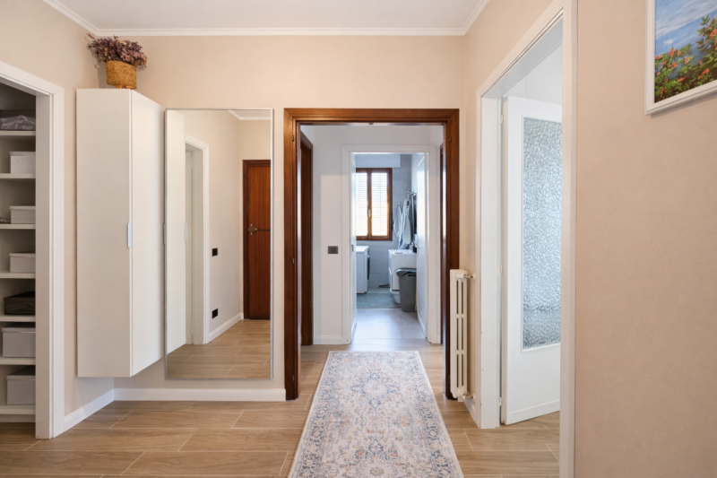 Nel cuore di Selvazzano Dentro, proponiamo in vendita un elegante appartamento ristrutturato tra ...