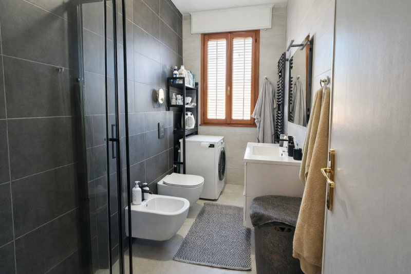 Nel cuore di Selvazzano Dentro, proponiamo in vendita un elegante appartamento ristrutturato tra ...