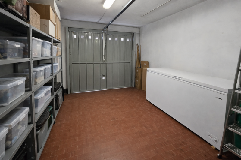 Nel cuore di Selvazzano Dentro, proponiamo in vendita un elegante appartamento ristrutturato tra ...