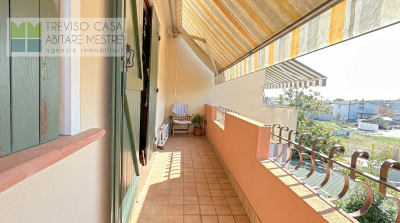 In contesto residenziale, centro città, al contempo molto tranquilla, ci pregiamo di proporre in ...