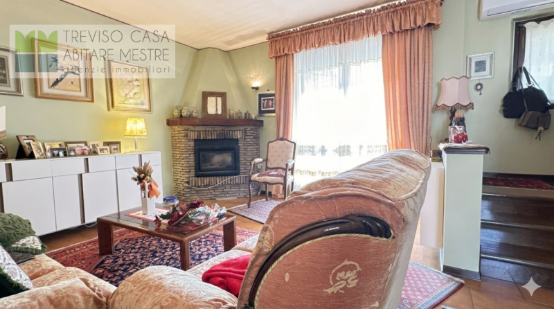 In contesto residenziale, centro città, al contempo molto tranquilla, ci pregiamo di proporre in ...