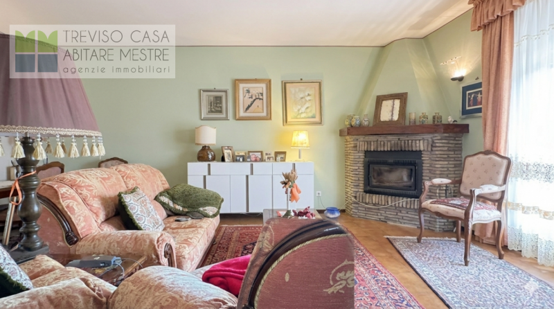 In contesto residenziale, centro città, al contempo molto tranquilla, ci pregiamo di proporre in ...