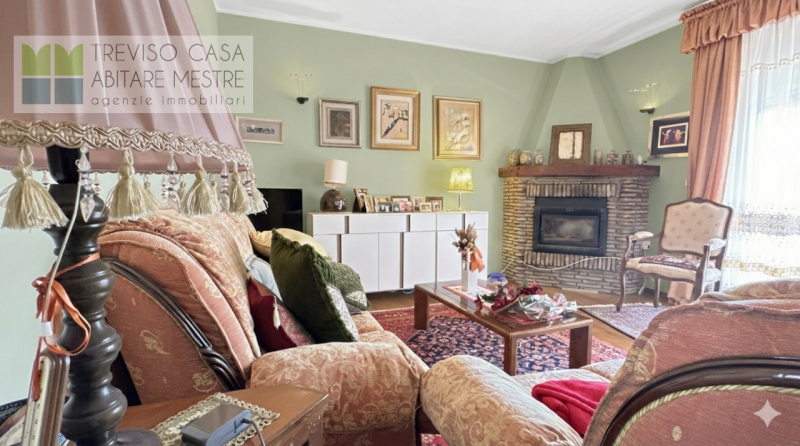 In contesto residenziale, centro città, al contempo molto tranquilla, ci pregiamo di proporre in ...