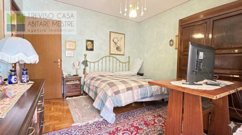 In contesto residenziale, centro città, al contempo molto tranquilla, ci pregiamo di proporre in ...