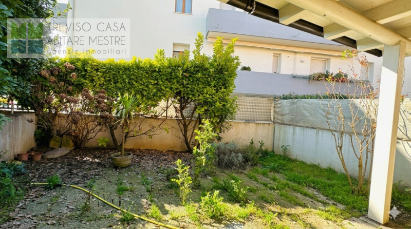 In contesto residenziale, centro città, al contempo molto tranquilla, ci pregiamo di proporre in ...