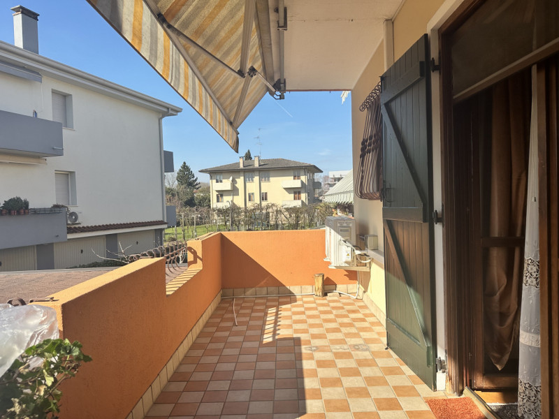 In contesto residenziale, centro città, al contempo molto tranquilla, ci pregiamo di proporre in ...