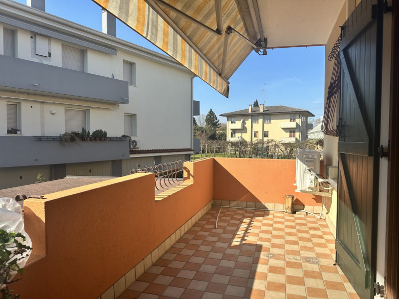 In contesto residenziale, centro città, al contempo molto tranquilla, ci pregiamo di proporre in ...