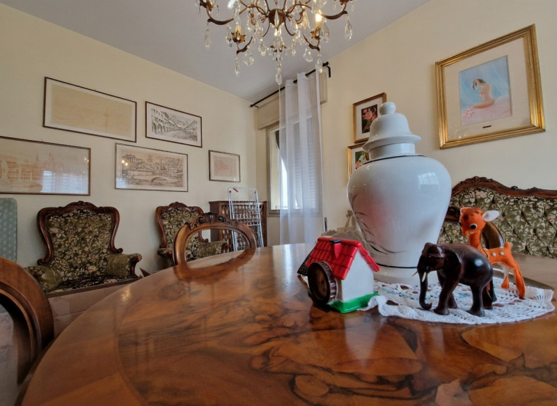 Quartiere San Carlo, una delle zone più servite di Padova. Appartamento trilocale di circa 82 mq....