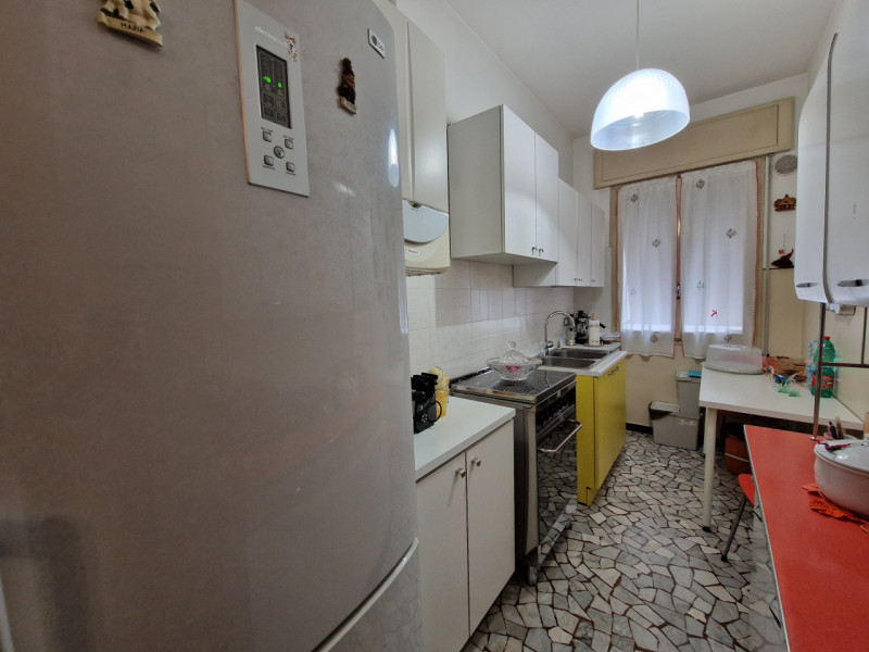 Quartiere San Carlo, una delle zone più servite di Padova. Appartamento trilocale di circa 82 mq....