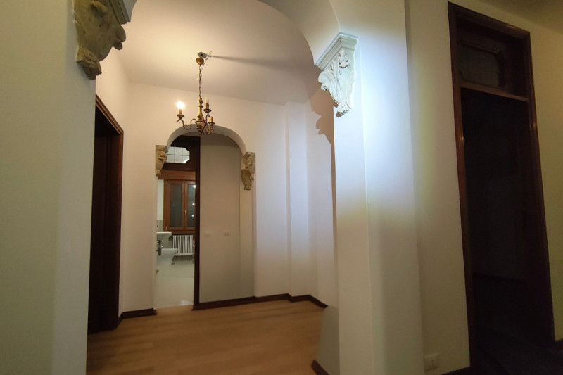 Proponiamo in affitto a Caselle di Selvazzano Dentro un appartamento al primo e ultimo piano, sen...