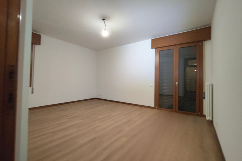 Proponiamo in affitto a Caselle di Selvazzano Dentro un appartamento al primo e ultimo piano, sen...