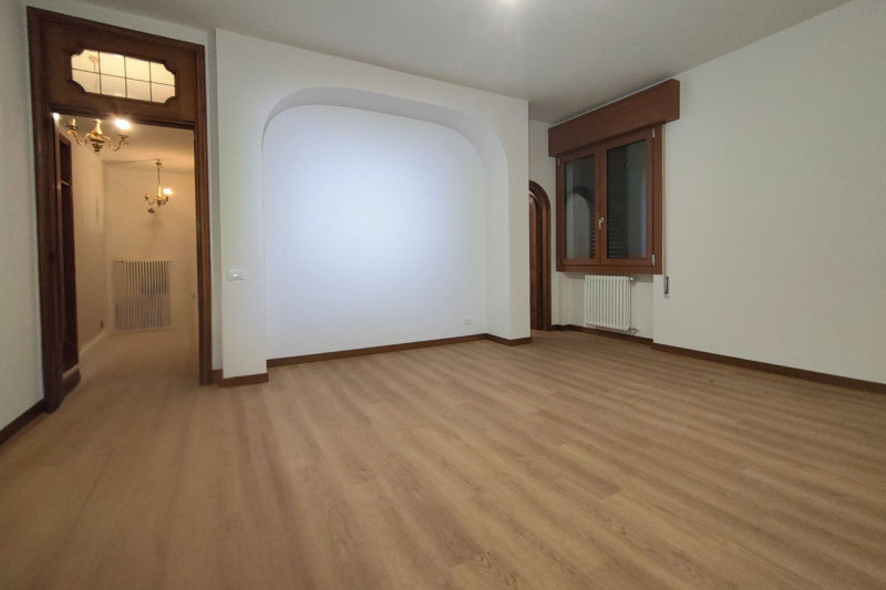 Proponiamo in affitto a Caselle di Selvazzano Dentro un appartamento al primo e ultimo piano, sen...