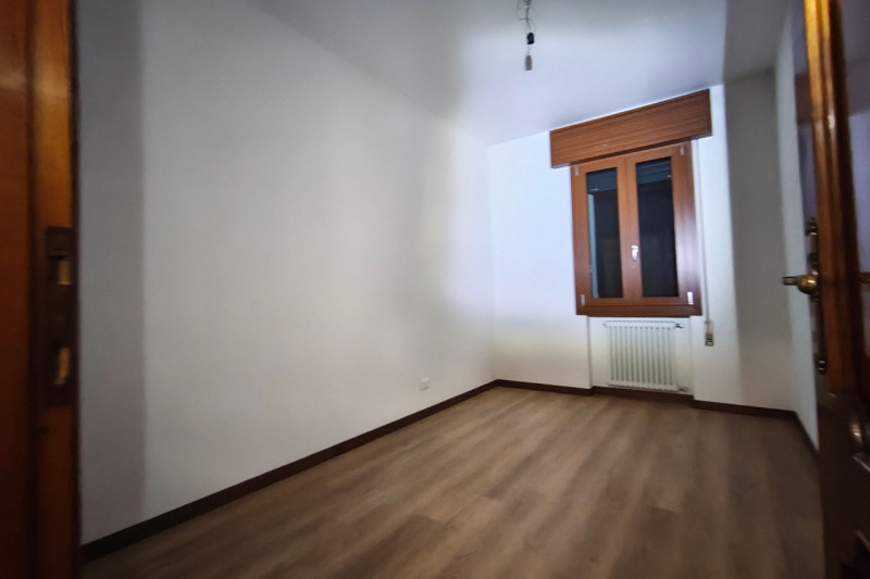 Proponiamo in affitto a Caselle di Selvazzano Dentro un appartamento al primo e ultimo piano, sen...