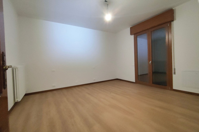 Proponiamo in affitto a Caselle di Selvazzano Dentro un appartamento al primo e ultimo piano, sen...