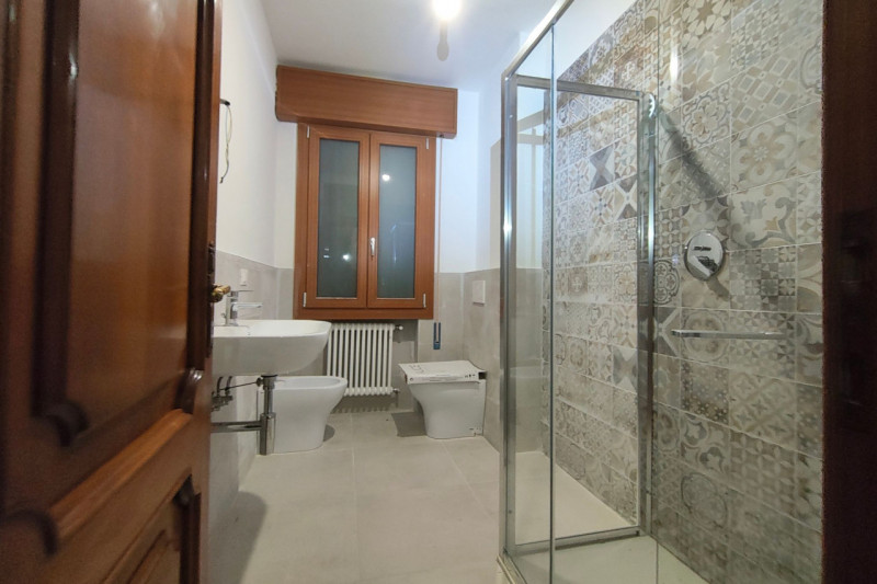 Proponiamo in affitto a Caselle di Selvazzano Dentro un appartamento al primo e ultimo piano, sen...