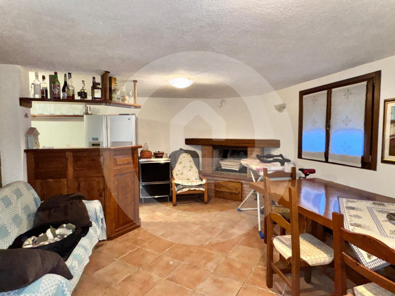 Proponiamo in vendita a Camposampiero una splendida bifamiliare degli anni '80, mantenuta in otti...