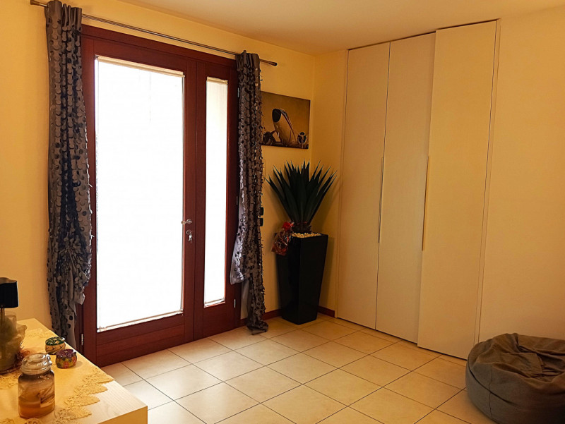 Mellaredo. In zona residenziale, posizionata su strada chiusa, ottima villetta di testa indipende...