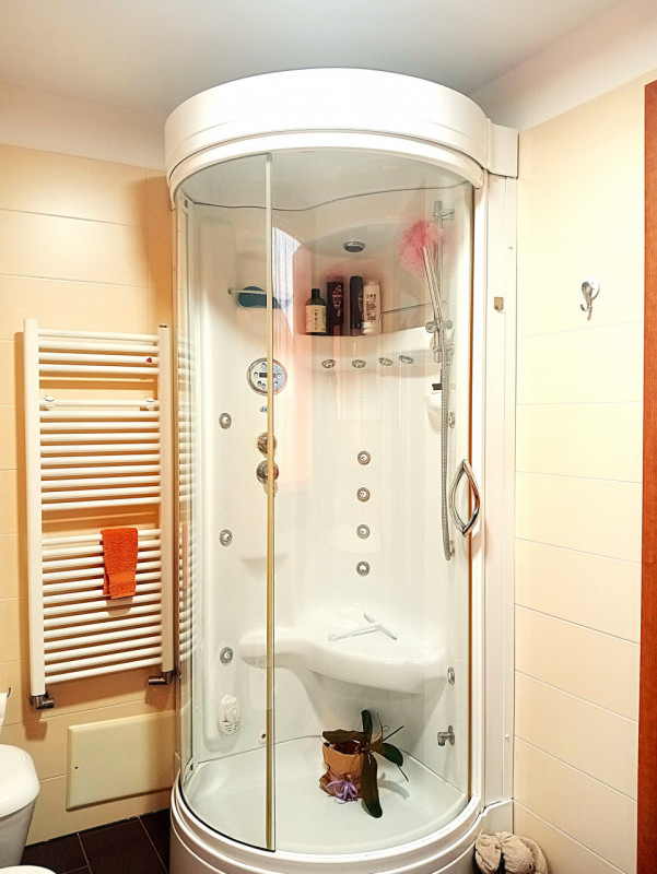 Mellaredo. In zona residenziale, posizionata su strada chiusa, ottima villetta di testa indipende...