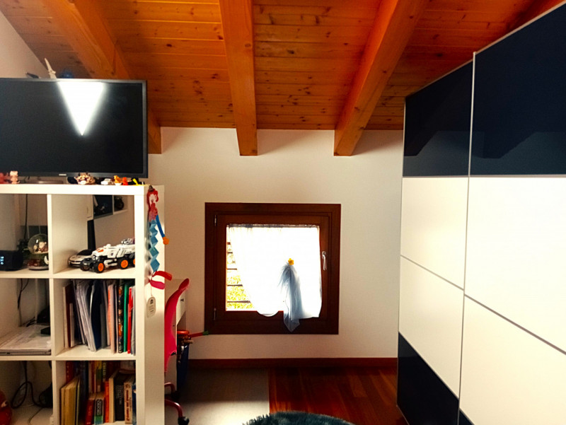 Mellaredo. In zona residenziale, posizionata su strada chiusa, ottima villetta di testa indipende...