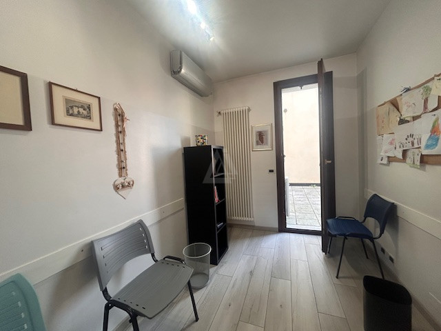 L'agenzia Iris propone in vendita un immobile situato nel centro storico di Castelfranco Veneto. ...