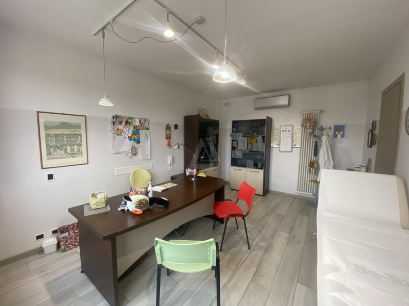 L'agenzia Iris propone in vendita un immobile situato nel centro storico di Castelfranco Veneto. ...