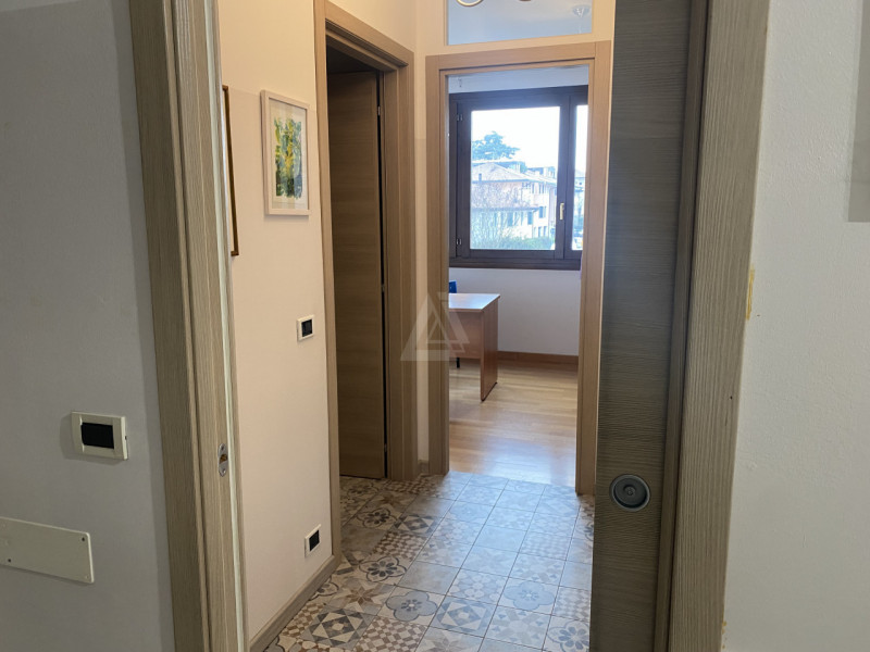 L'agenzia Iris propone in vendita un immobile situato nel centro storico di Castelfranco Veneto. ...