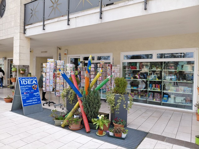 Cadoneghe, nel centro Meianjga, proponiamo in VENDITA, una attività di CARTOLERIA E CHINCAGLIERIE...