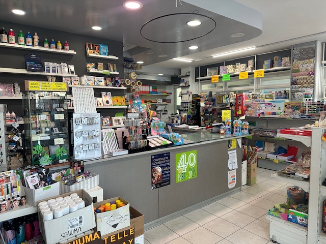 Cadoneghe, nel centro Meianjga, proponiamo in VENDITA, una attività di CARTOLERIA E CHINCAGLIERIE...