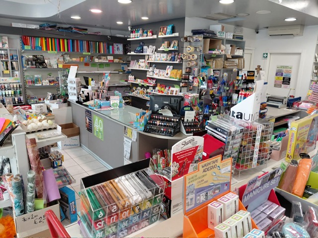 Cadoneghe, nel centro Meianjga, proponiamo in VENDITA, una attività di CARTOLERIA E CHINCAGLIERIE...