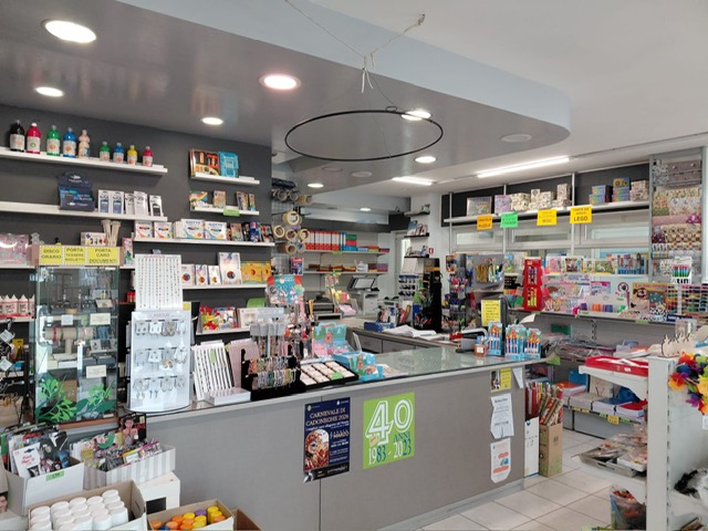 Cadoneghe, nel centro Meianjga, proponiamo in VENDITA, una attività di CARTOLERIA E CHINCAGLIERIE...
