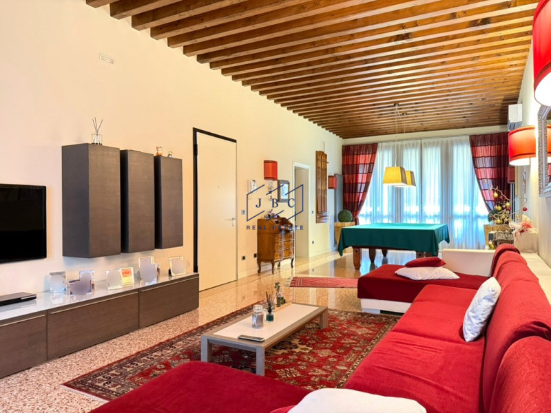 ODERZO - (TV)
All'interno di uno storico palazzo risalente ai primi anni del 1700, con vincolo a ...