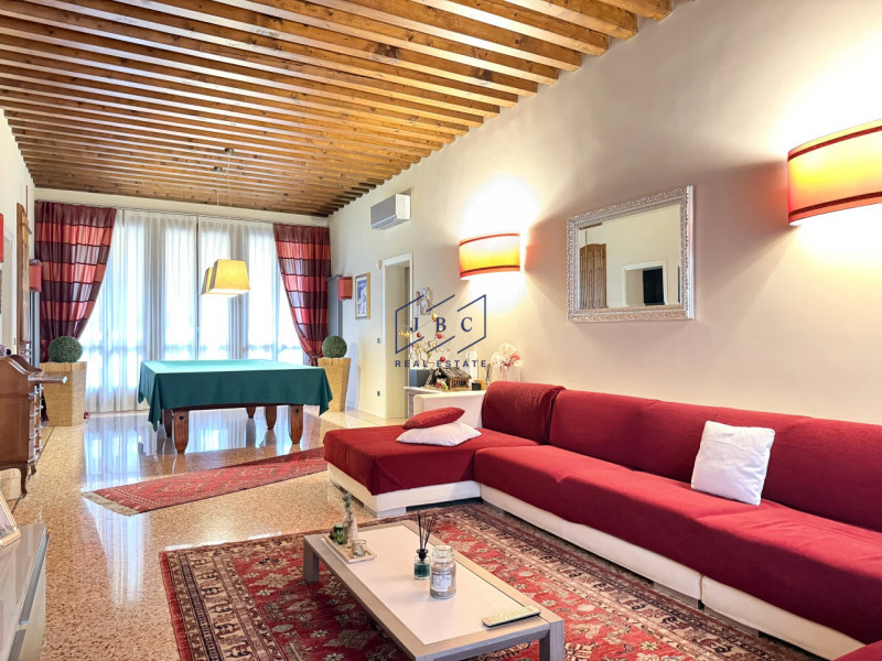 ODERZO - (TV)
All'interno di uno storico palazzo risalente ai primi anni del 1700, con vincolo a ...