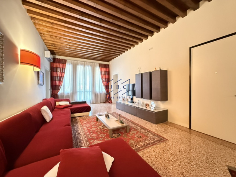 ODERZO - (TV)
All'interno di uno storico palazzo risalente ai primi anni del 1700, con vincolo a ...