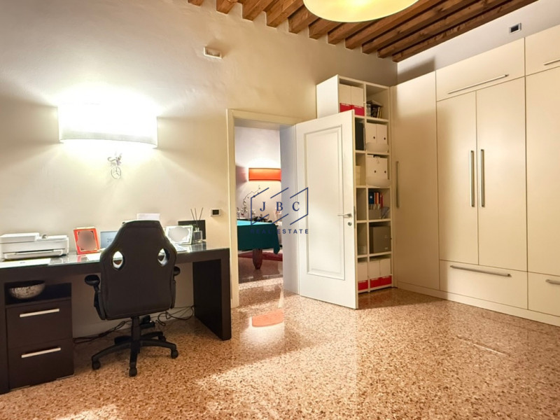 ODERZO - (TV)
All'interno di uno storico palazzo risalente ai primi anni del 1700, con vincolo a ...